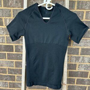 SPANX Women's Compression Zoned Performance v-neck short sleeved Undershirt